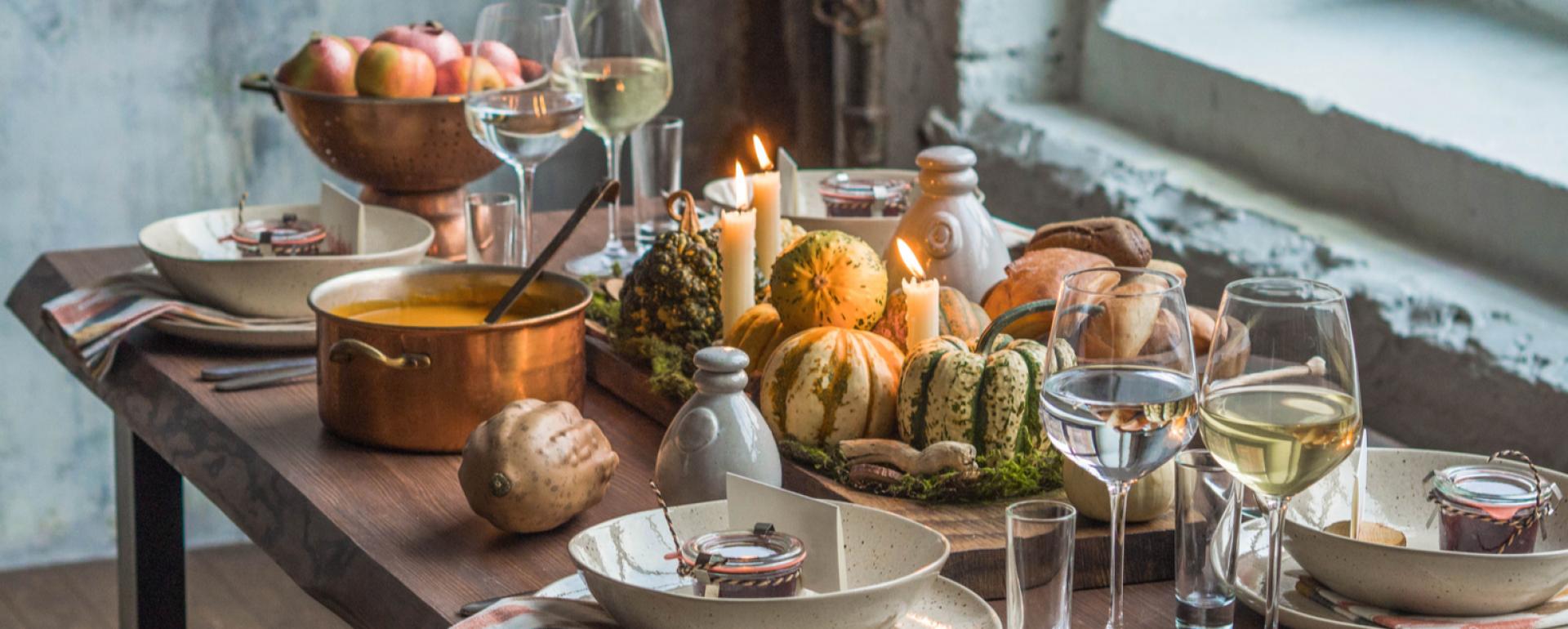 Trzy sposoby na jesienną dekorację stołu