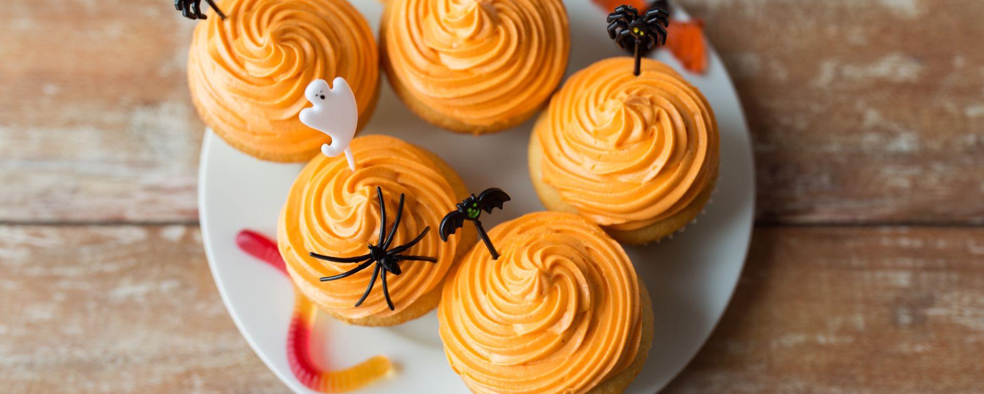 Korzenne cupcakes z kremem pomarańczowym na Halloween